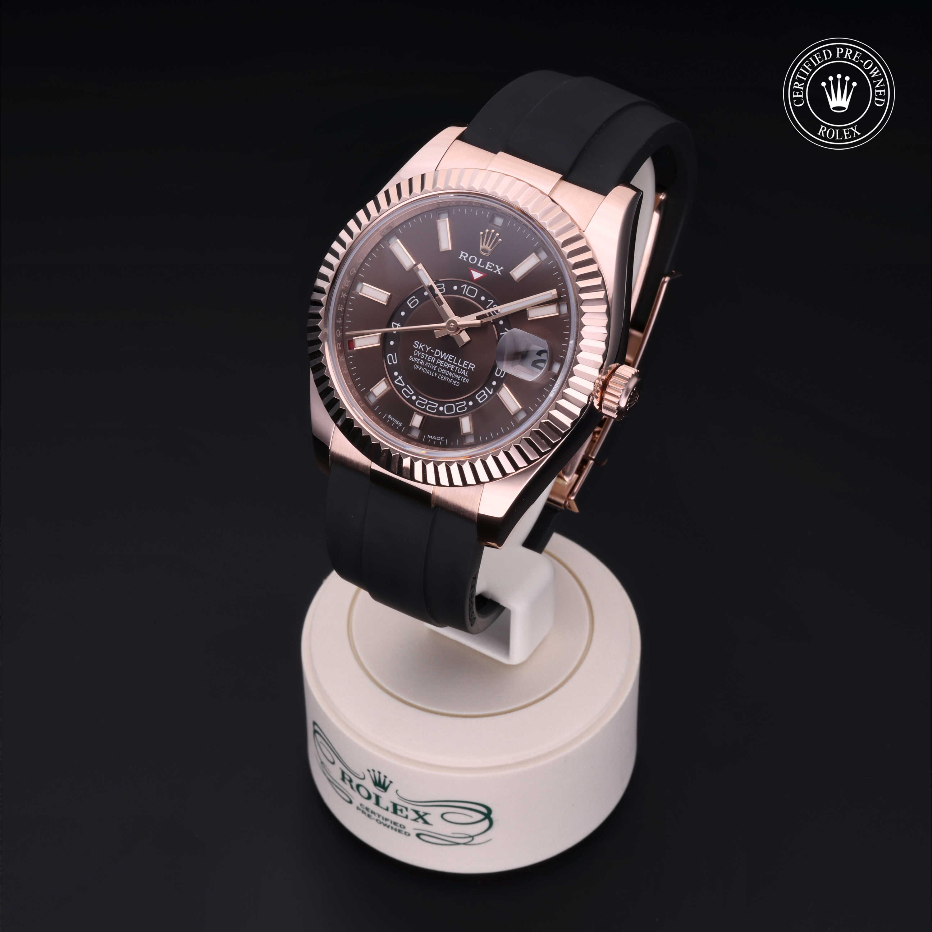 Sky-Dweller Rolex Certified Pre-Owned 2022, 42 mm, Gold 18 Carat Red
Reference: 326235