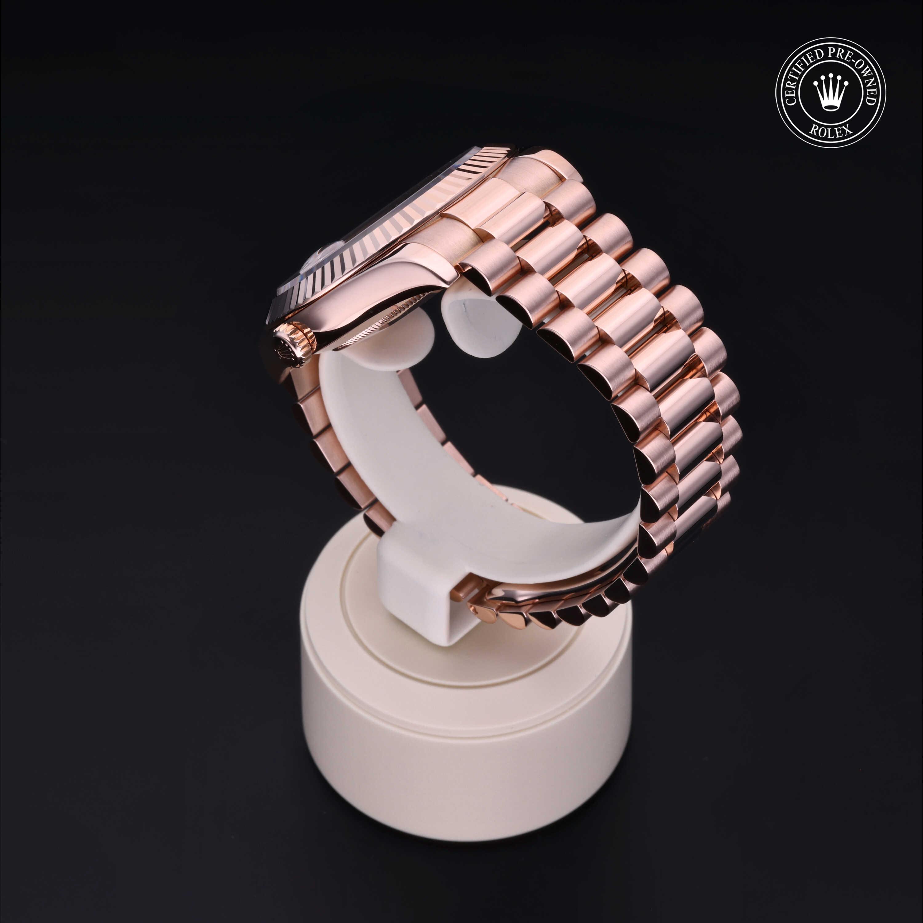 Oyster Perpetual Day-Date II 勞力士中古錶認證 2012, 41毫米, 18K紅金
型號: 218235
