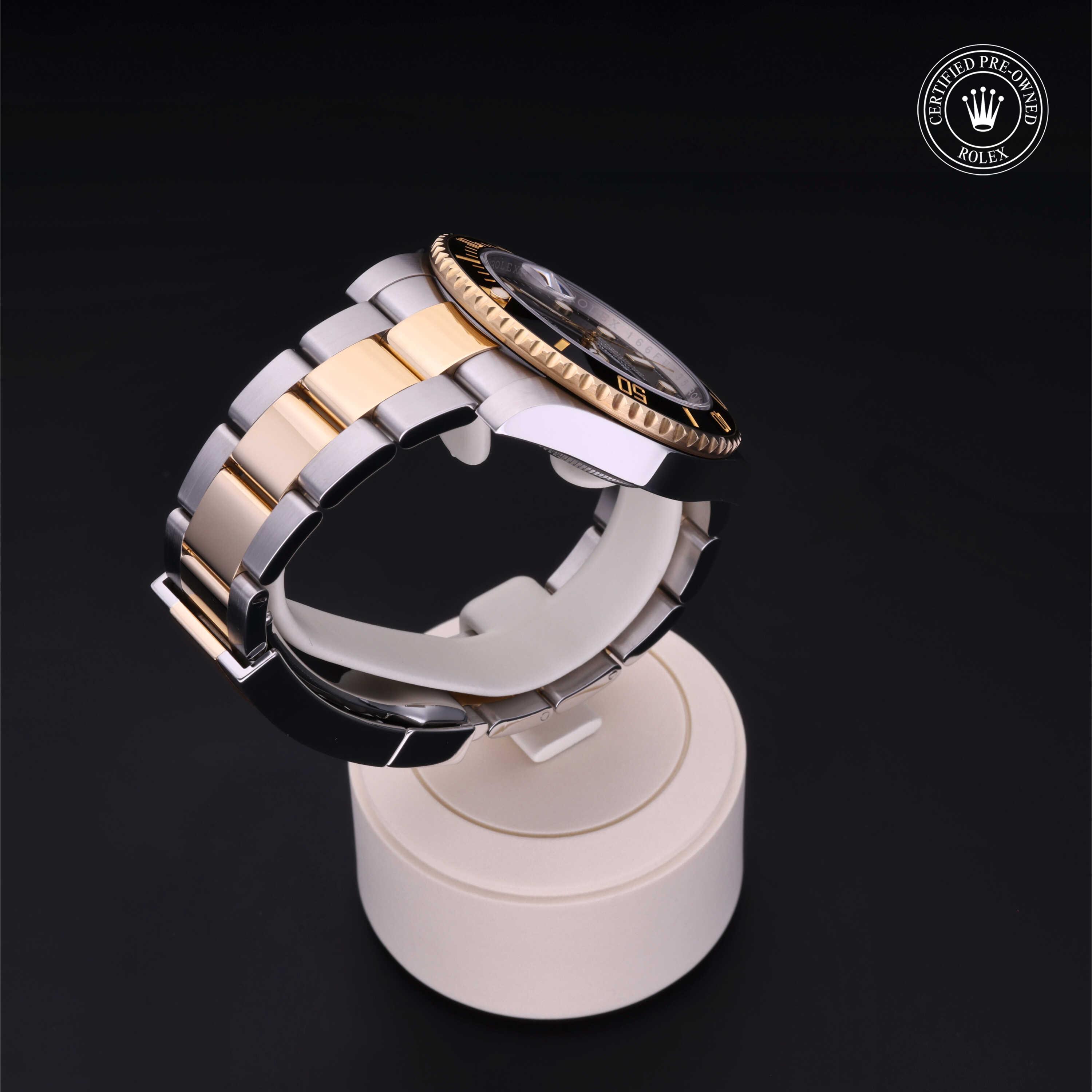 Submariner Date 勞力士中古錶認證 2017, 40毫米, 18K黃金鋼
型號: 116613LN