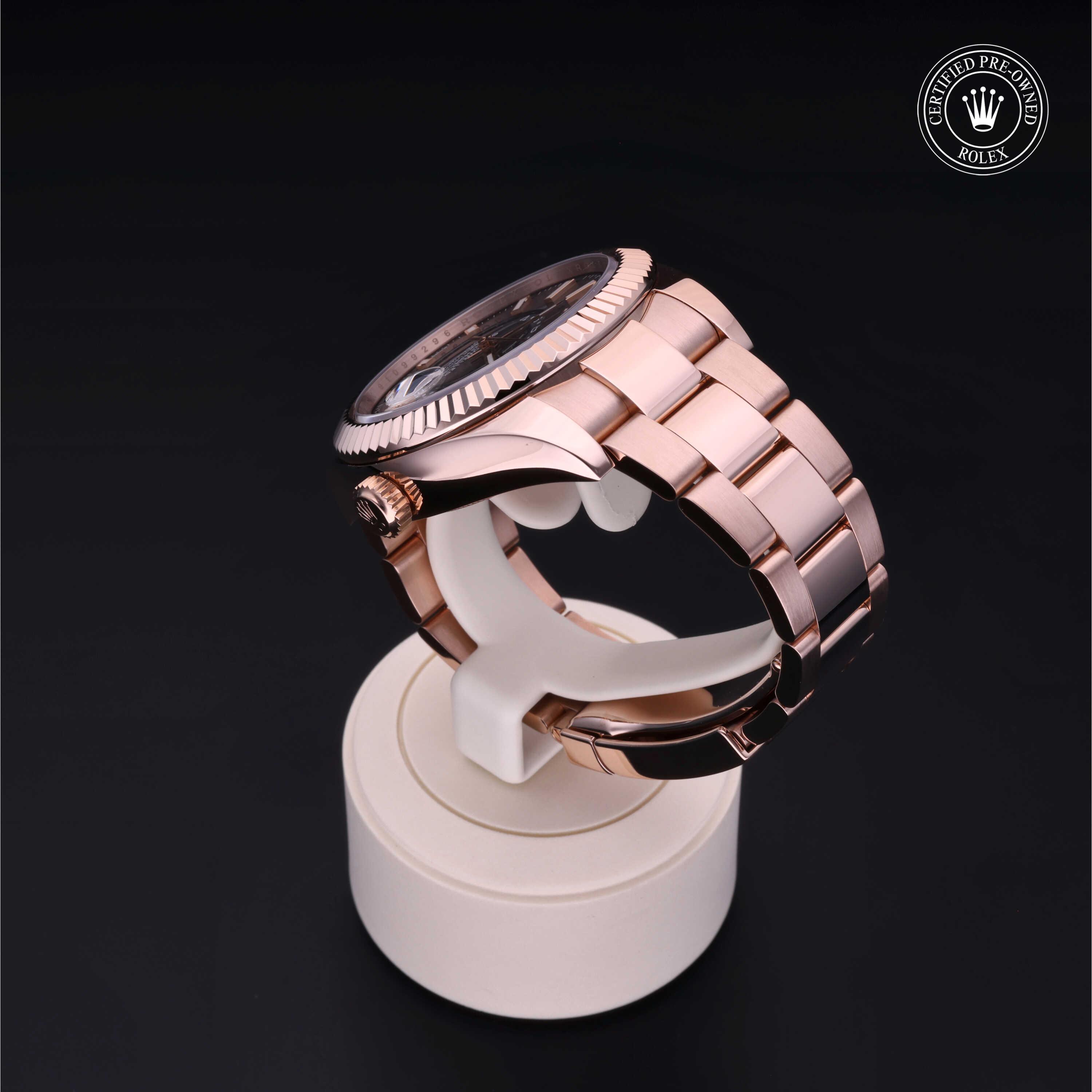 Sky-Dweller Rolex Certified Pre-Owned 2020, 42 mm, Gold 18 Carat Red
Reference: 326935
