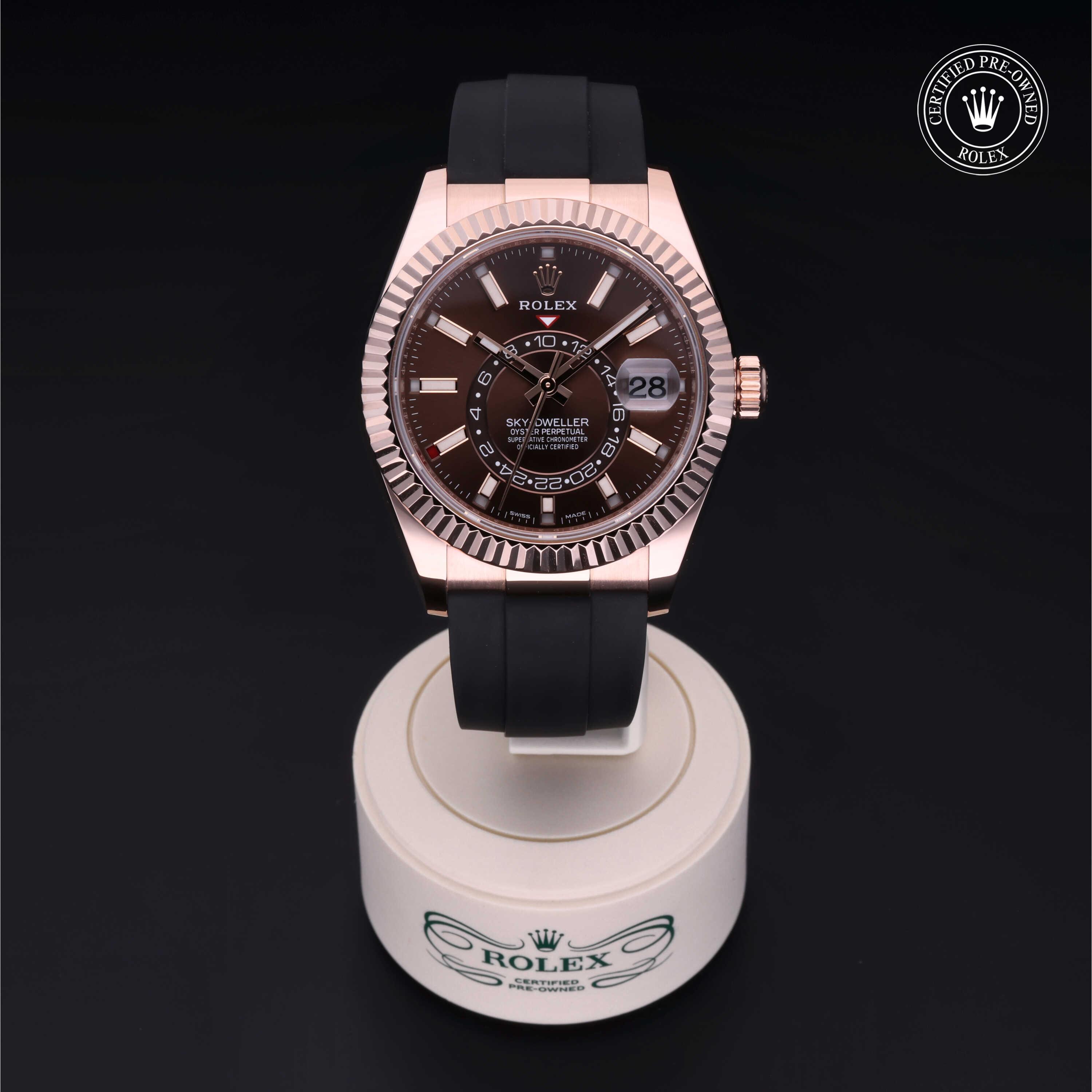 Sky-Dweller Rolex Certified Pre-Owned 2022, 42 mm, Gold 18 Carat Red
Reference: 326235